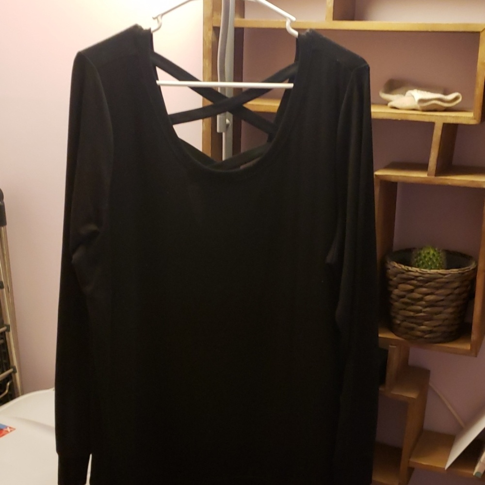 Long Sleeved Open Back Active Shirt